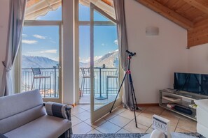 TV - Veloccino Del Lago by Varenna Holidays (Perledo)