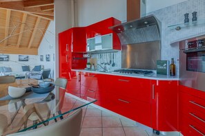 Fridge, oven, coffee/tea maker, electric kettle