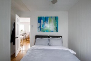 2 bedrooms, desk, free WiFi, bed sheets