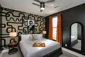 4 bedrooms, iron/ironing board, internet, bed sheets - Bluegrass Bungalow 2 | Parkside Views | Nashville Vibes (Nashville)