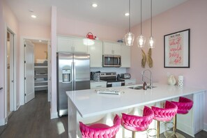 Fridge, microwave, oven, stovetop - Dolly’s Dream House 1 | Park Views | Nashville Vibes (Nashville)