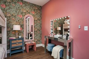 4 soveværelser, strygejern/strygebræt, internetforbindelse, sengetøj