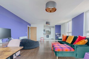 Basic Apartment | Living area - Quirky 1BD Flat W/gym & City Views Dalston! (London)
