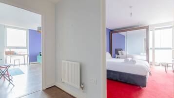 Eenvoudig appartement | 1 slaapkamer, een laptopwerkplek, beddengoed