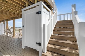 Terrace/patio - Oceanfront with Private Pool + Views of Beach, Ocean, Sunrise & Sunset (Emerald Isle)