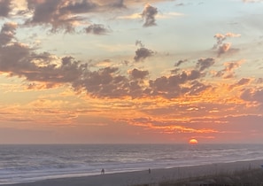 Beach - Oceanfront with Private Pool + Views of Beach, Ocean, Sunrise & Sunset (Emerald Isle)
