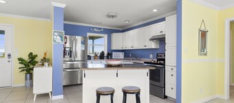 Oceanfront with 7 Bedrooms, 2 Kitchens and 2 Living Rooms