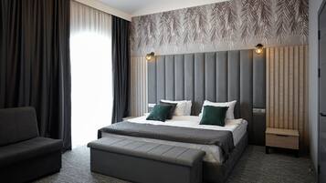 Studio Superior | Seprai premium, minibar, brankas, dan didekorasi berbeda-beda