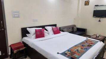 3 bedrooms, free WiFi, bed sheets