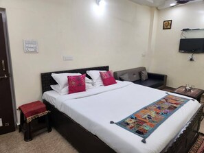 3 bedrooms, free WiFi, bed sheets