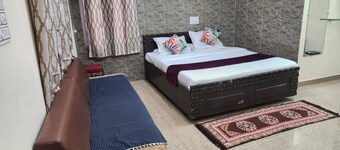 Paddy's Luxurious Home Stay

