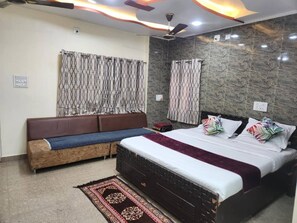 3 bedrooms, free WiFi, bed sheets