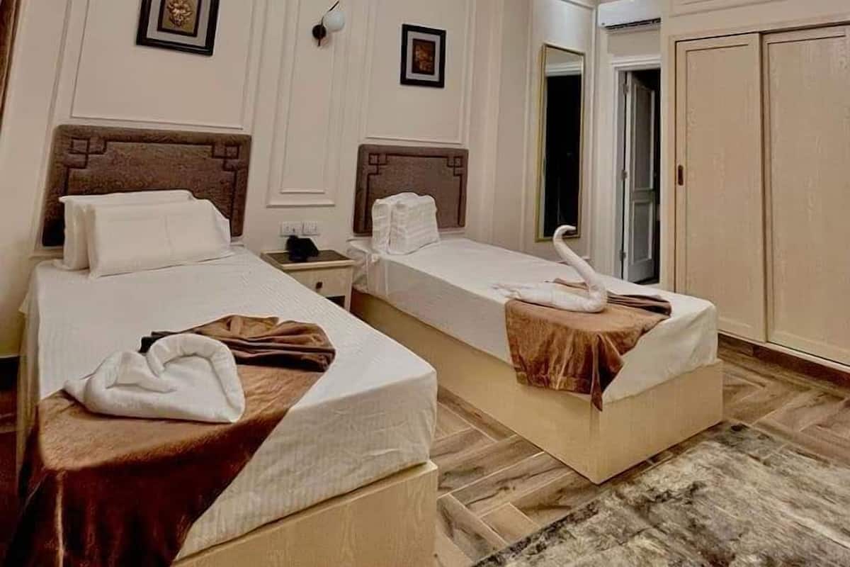 Superior Double or Twin Room, City View | 1 bedroom, Egyptian cotton sheets, premium bedding, pillowtop beds
