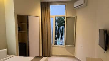 Habitación superior con 1 cama doble o 2 individuales, vistas a la ciudad | Sábanas de algodón egipcio y ropa de cama de alta calidad