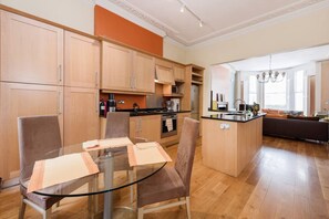 Departamento básico | Restaurantes