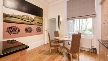 Basic Apartment | Dining