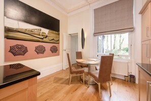 Basic Apartment | Dining - Inviting 1BD Hideaway Kensington Olympia! (London)