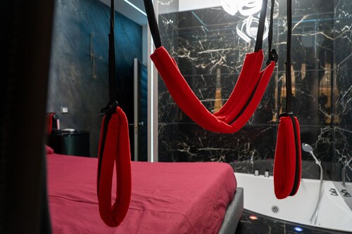 Luxury suite con vasca idromassaggio a tema Eros vicina al centro di Roma