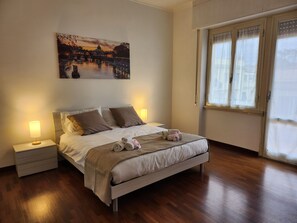 2 bedrooms, WiFi, bed sheets - Luxury apartment between Colosseum and San Giovanni, 5th floor, very central  (Roma)