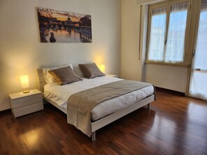 2 bedrooms, WiFi, bed sheets - Luxury apartment between Colosseum and San Giovanni, 5th floor, very central  (Roma)