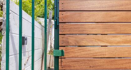 Peaceful 1BD Flat w/ Private Gardenrondebosch