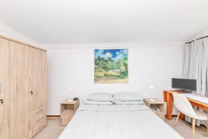 Perushuoneisto | 1 makuuhuone, kannettavalle tietokoneelle sopiva työtila, vuodevaatteet
