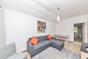 Leilighet – basic | Oppholdsområde | TV