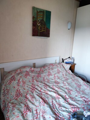 1 dormitorio, tabla de planchar con plancha, wifi gratis y ropa de cama