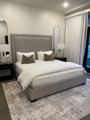 4 makuuhuonetta, silitysrauta/-lauta, ilmainen Wi-Fi, vuodevaatteet