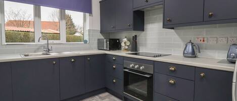 Lava-louças, chaleira elétrica, torradeira