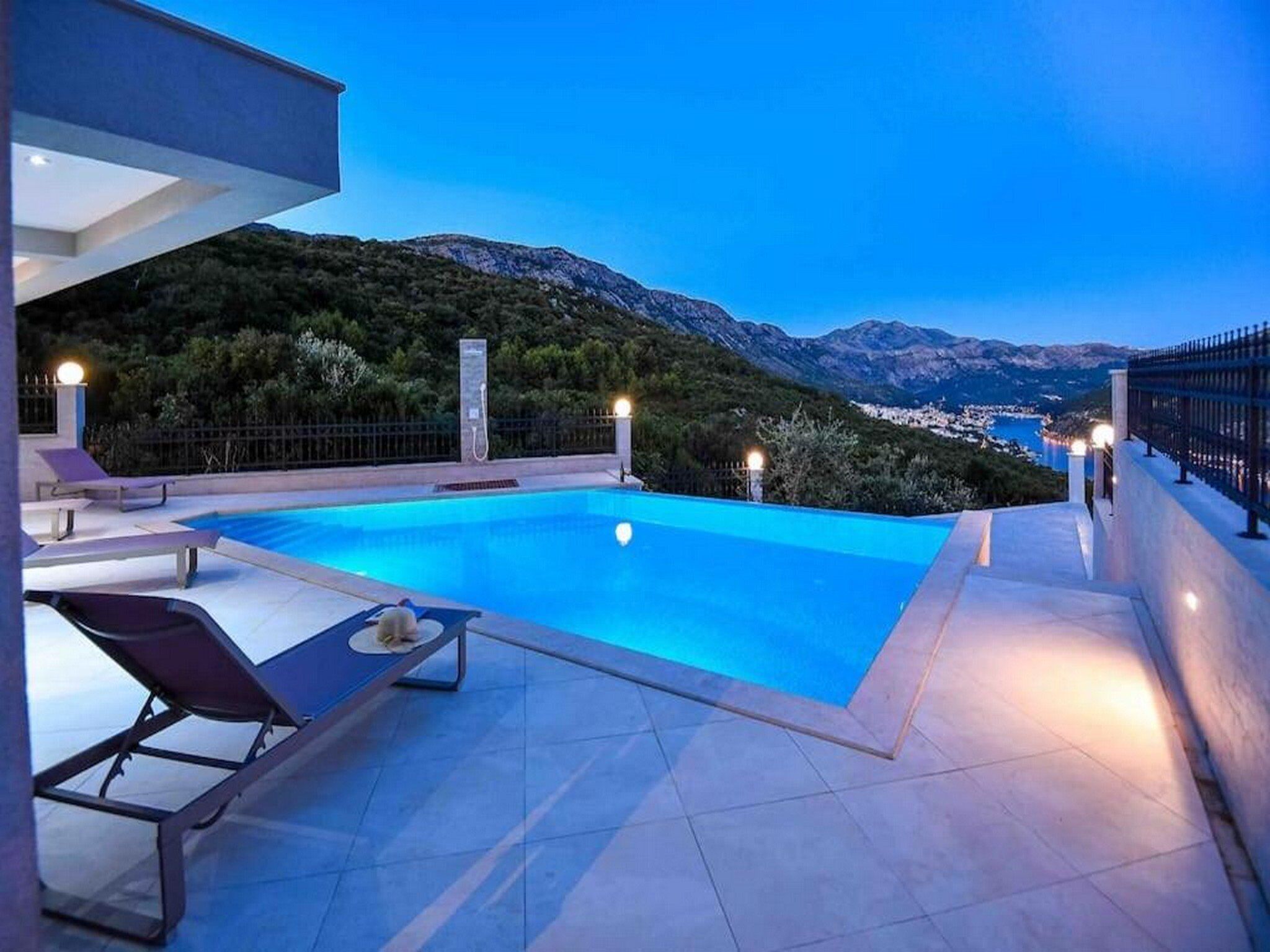 Casa (Two Bedroom Holiday Home) | Piscina externa | Piscina externa sazonal, piscina infinita, guarda-sóis, espreguiçadeiras