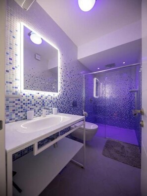 House (Two Bedroom Holiday Home) | Bathroom | Shower, towels - Holiday Home Buena Vista (Dubrovnik)