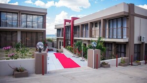 Exterior - Thabeng Hotel & Restaurant (Maseru)