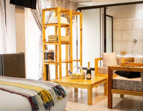 Thabeng Hotel & Restaurant