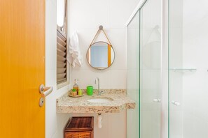 Shower, towels