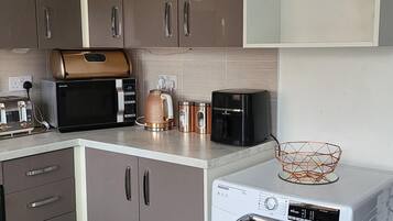 House | Private kitchen | Fridge, microwave, oven, stovetop