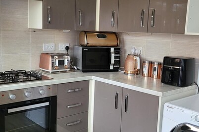 볼턴, 2 베드룸, 2 욕실, 주차장