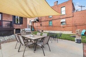 تناول الطعام بالخارج