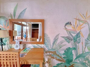 Dining - Modern room with garden view (Bali)