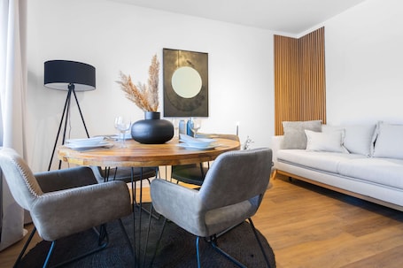 Spacious 3-rooms apartment in the center