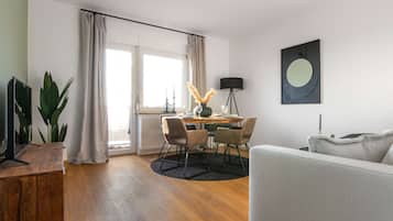 Familienapartment, 2 Schlafzimmer | Schreibtisch, kostenloses WLAN