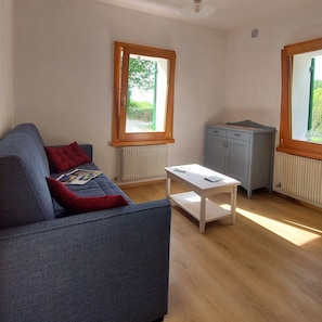 Traditional Apartment, 2 Bedrooms, Kitchen, Hill View | Living area - AGRITURISMO L'EREMO (Giavera del Montello)