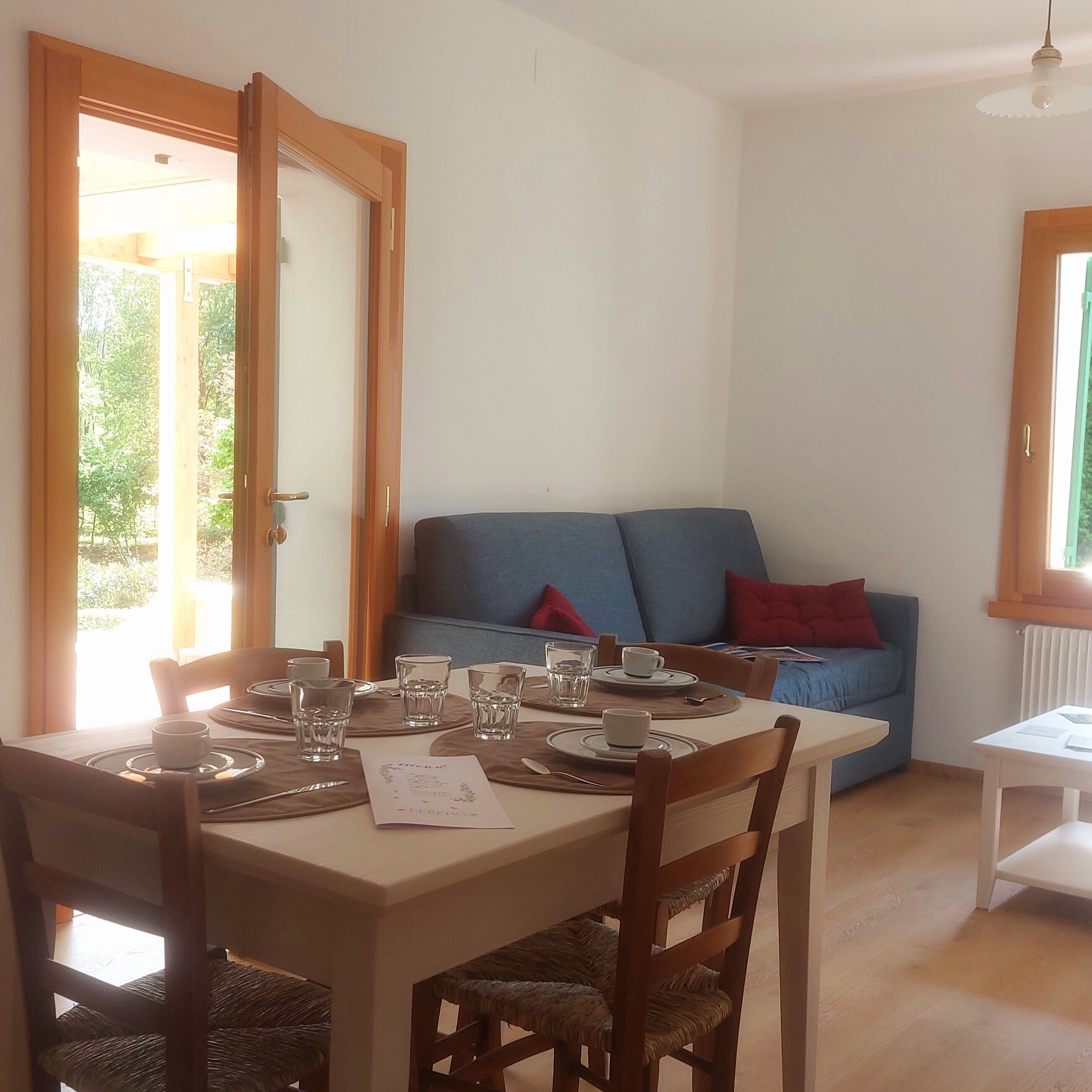 Appartamento Tradizionale, 2 camere da letto, cucina, vista collina | Area soggiorno