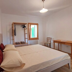 Traditional Apartment, 2 Bedrooms, Kitchen, Hill View | Egyptian cotton sheets, premium bedding, down duvets - AGRITURISMO L'EREMO (Giavera del Montello)