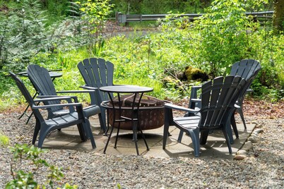 Creekside Bigfoot Bungalow — Nature Lover’s Paradise