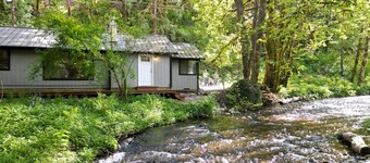 Bigfoot Bungalow — Creekside Paradise