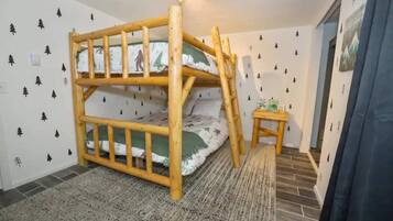 2 bedrooms, travel crib, free WiFi, bed sheets