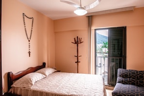 Apartamento | 2 quartos, roupas de cama antialérgicas, escrivaninha, cortinas blackout