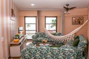 Apartamento | Área de estar | TV de tela plana