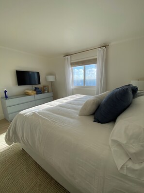 3 bedrooms, iron/ironing board, travel crib, free WiFi
